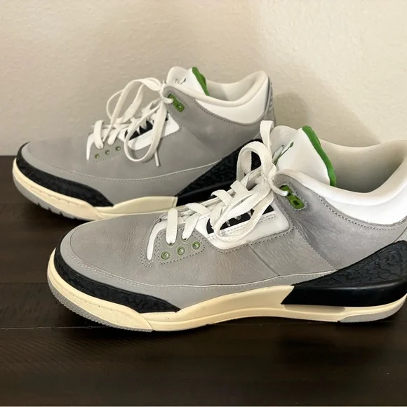 Jordan 3 Size 10 Chlorophyll - Picture 3 of 8